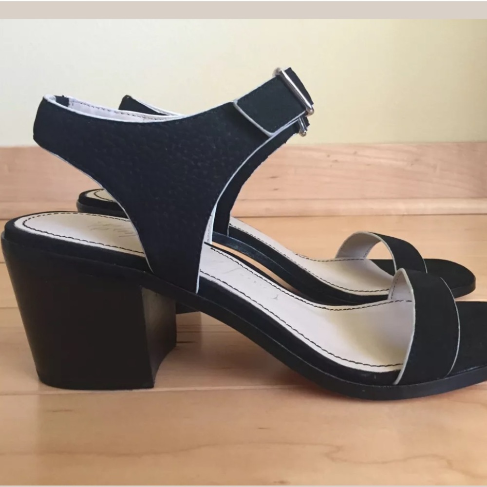 NWOT Elizabeth and James Ryann Low Heel Sandals - Picture 3 of 10